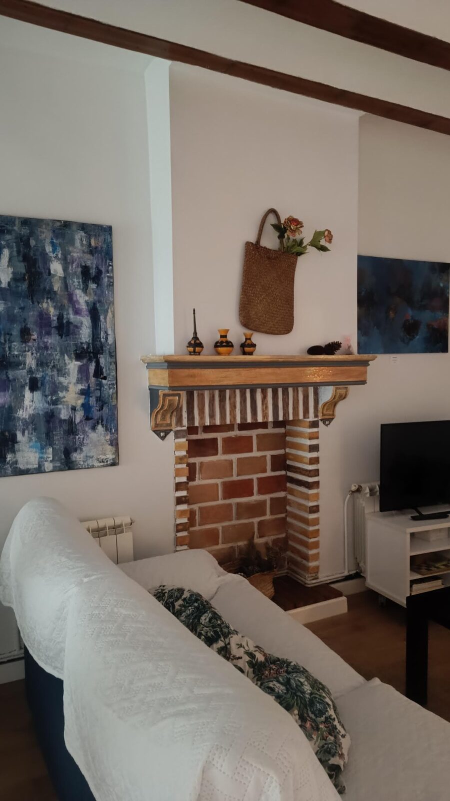 Salón con chimenea